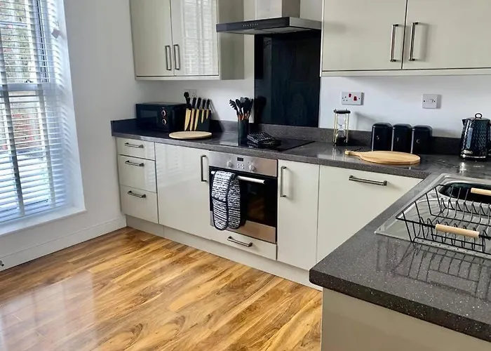 Luxury, Centrally Located 2 Bed Modern Apartment