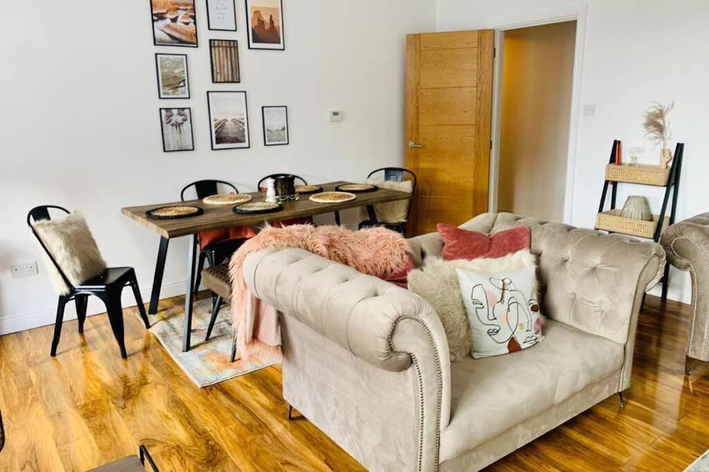 Apartment Luxury, Centrally Located 2 Bed Modern