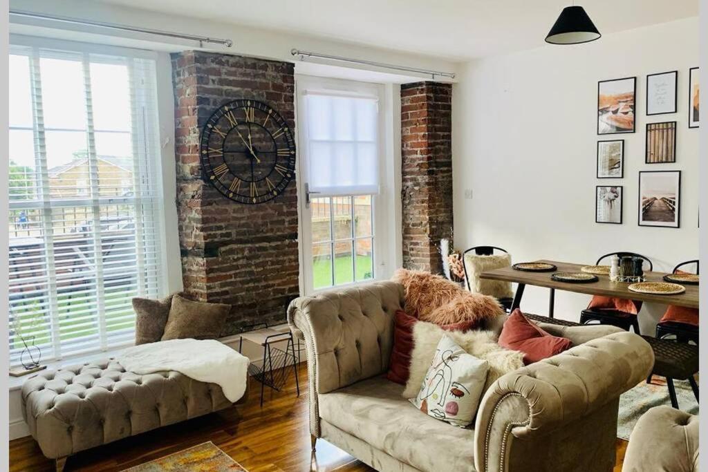 Luxury, Centrally Located 2 Bed Modern * Great Yarmouth