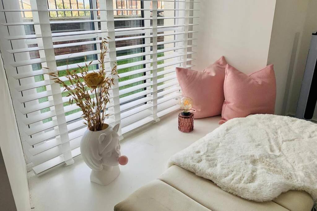 Luxury, Centrally Located 2 Bed Modern Apartment