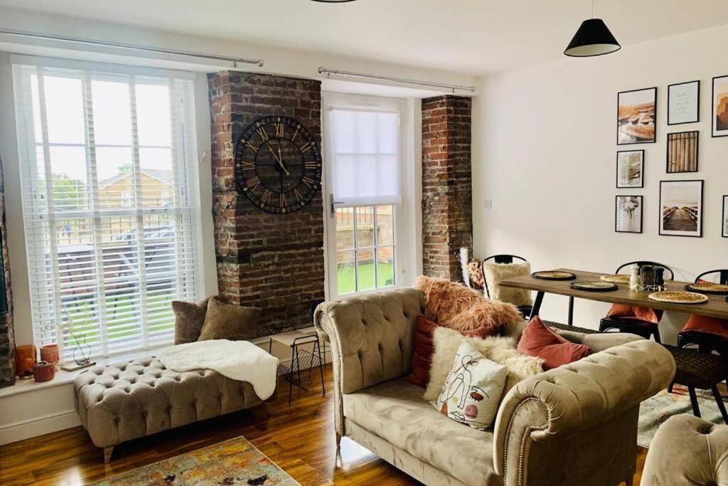 Luxury, Centrally Located 2 Bed Modern Apartment