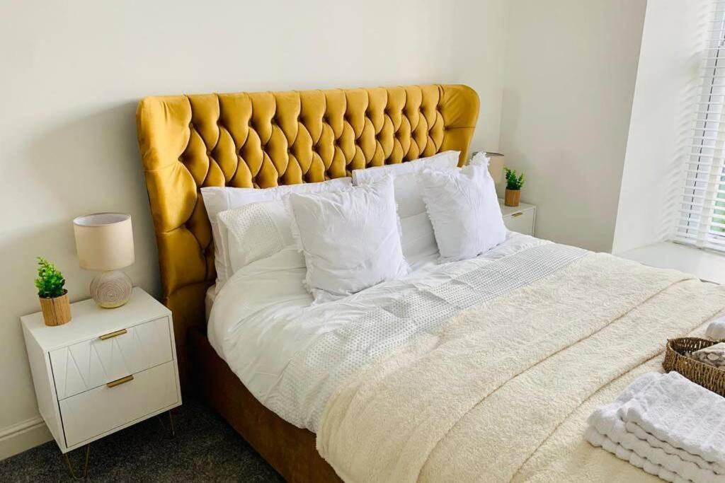Luxury, Centrally Located 2 Bed Modern Apartment