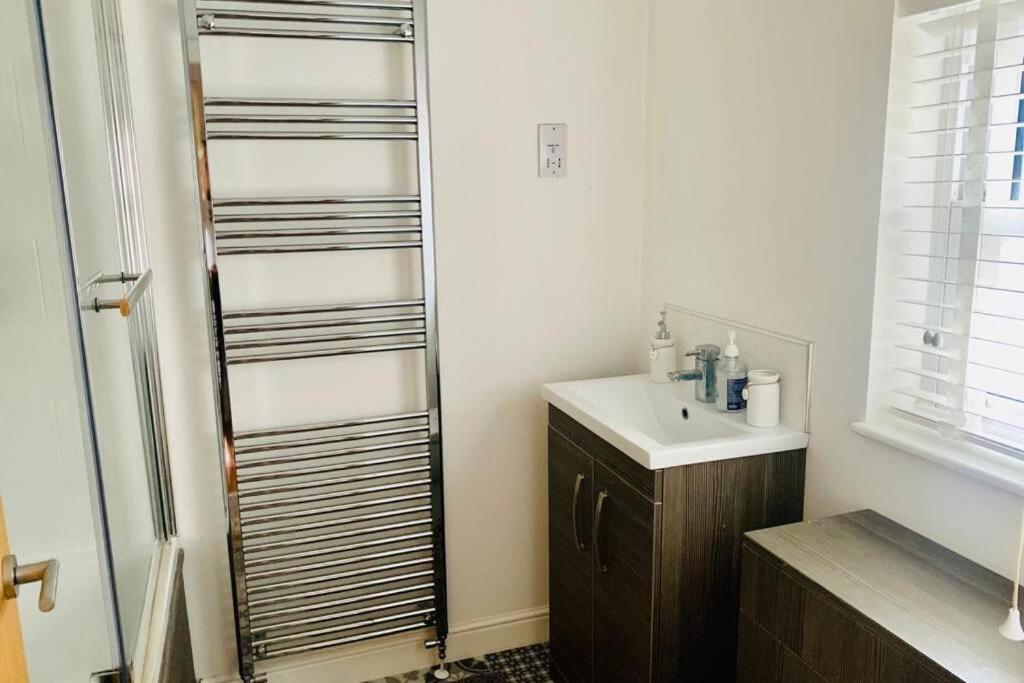 Luxury, Centrally Located 2 Bed Modern *