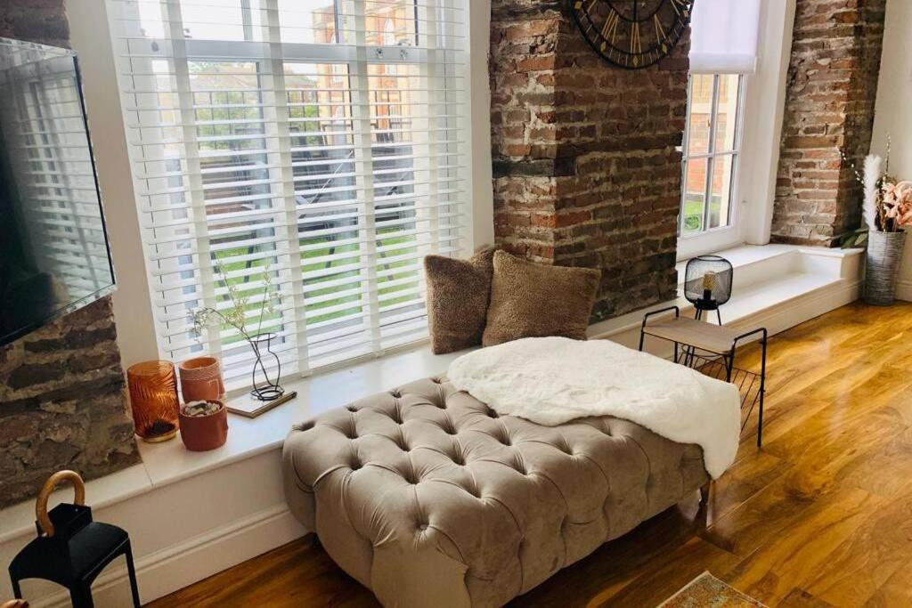 Luxury, Centrally Located 2 Bed Modern Apartment