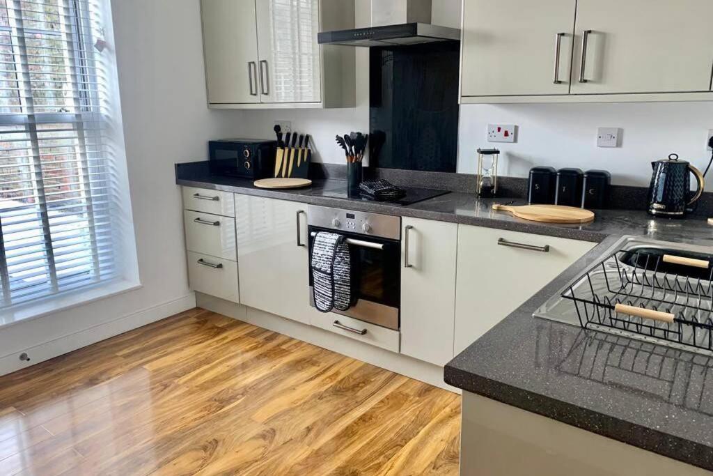 Luxury, Centrally Located 2 Bed Modern Apartment